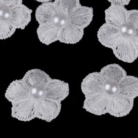 Vyšívaný kvet Ø2 cm s perlou 10ks