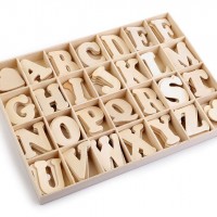 Samolepiace drevené písmená v krabici 1krab.
