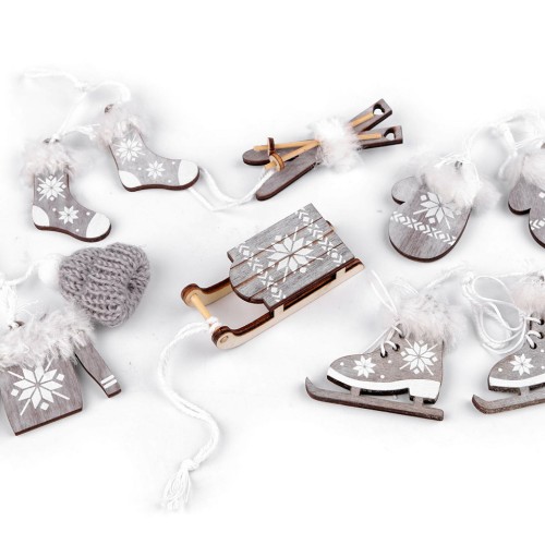 Vianočné dekorácie - lyže, korčule, čiapka, bunda, rukavice, ponožky 1krab.