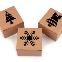 Vianočná papierová krabička s priehľadom stromček, vločka, zvonček 10ks